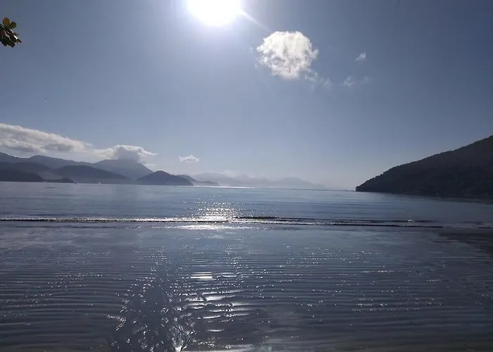 Apartamento com piscina churrasqueira em Ubatuba